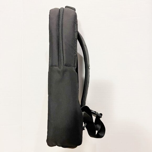 Incase sling laptop backpack - Picture 3 of 10
